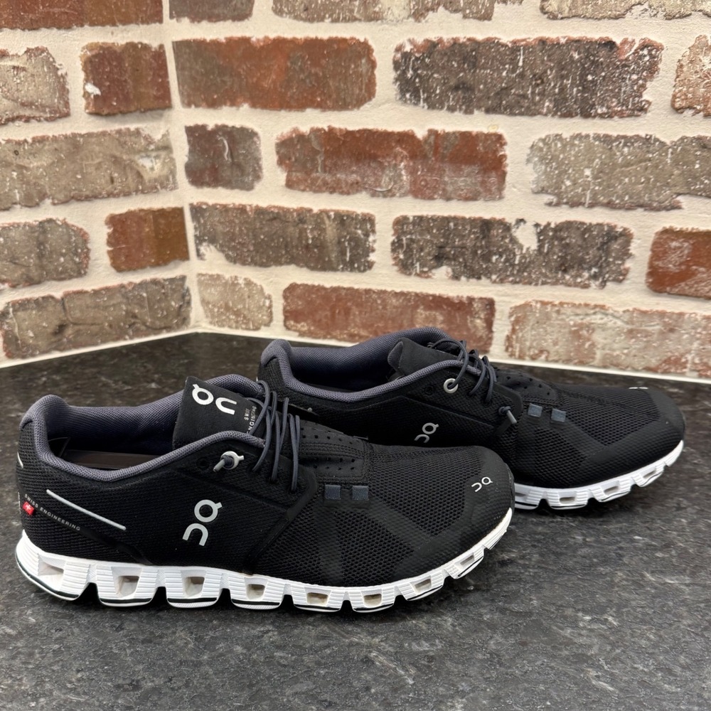 On Cloud 5 Running Shoes Black White Womens 9.5 Sneakers 19.0001 Low Top